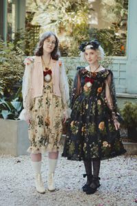 リネンコテージコア花柄プリントピナフォアドレス