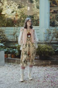 印刷された花のコテージコアリネン全体