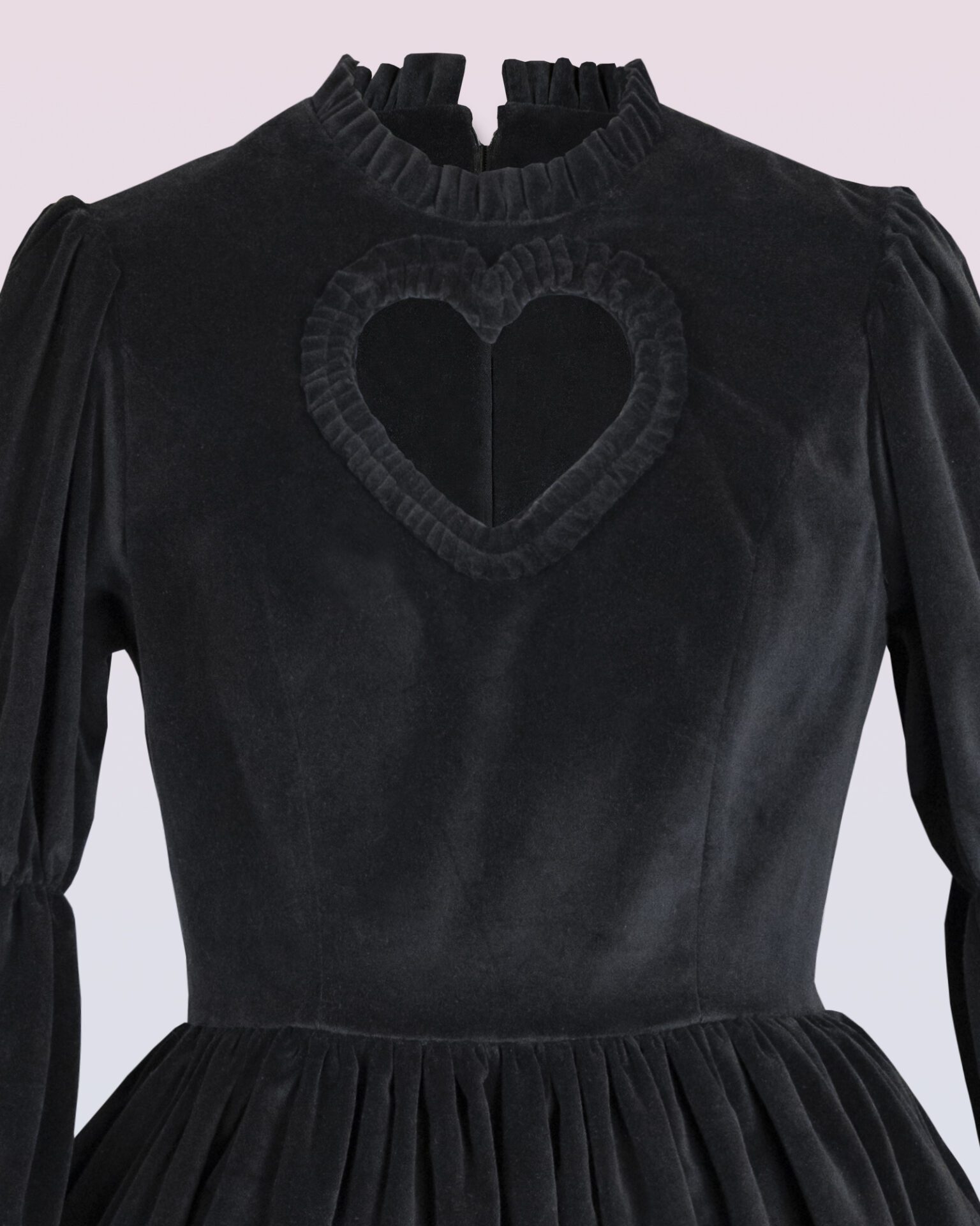 ベルベットハートカットアウトのワンピースドレス