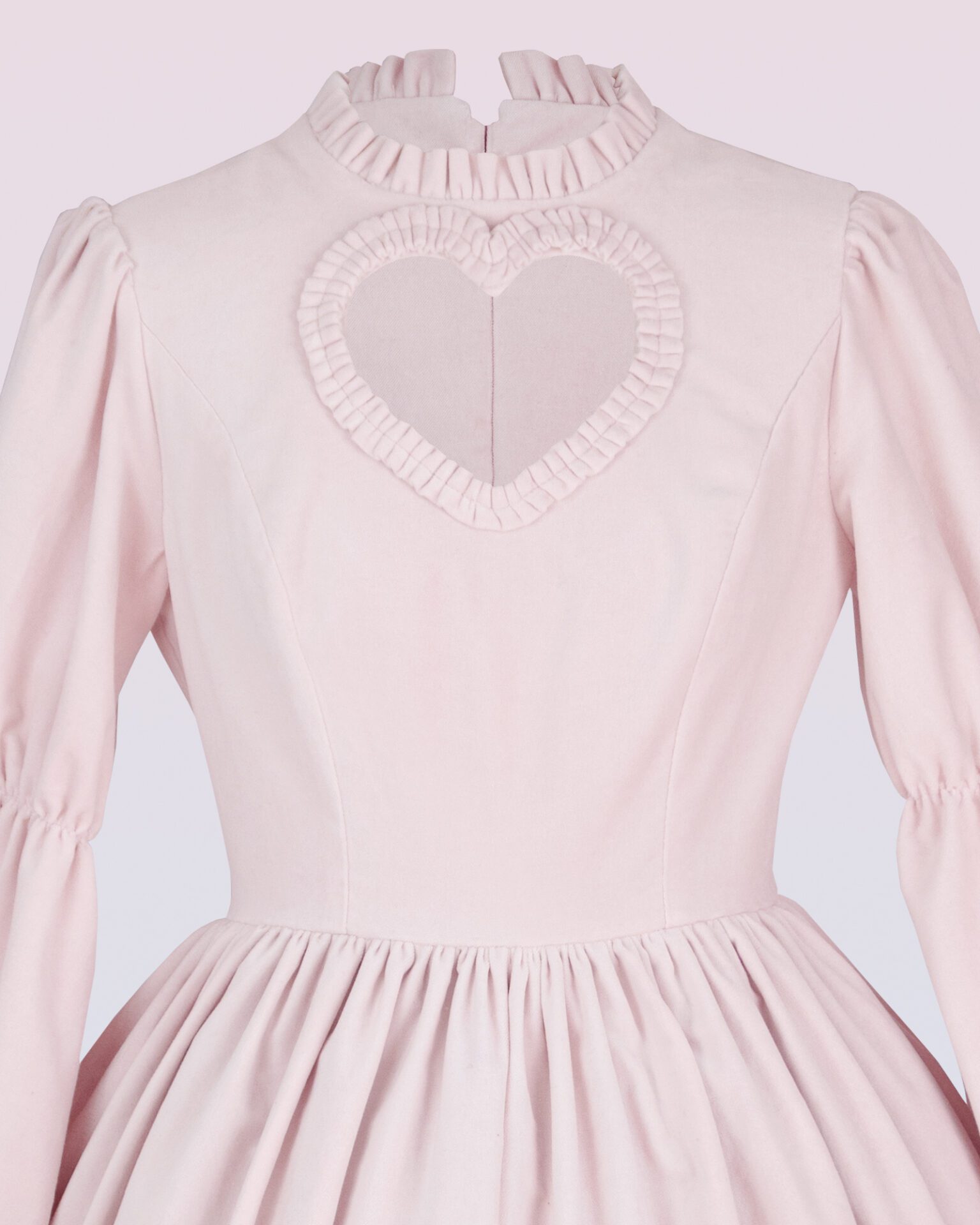 ベルベットハートカットアウトのワンピースドレス