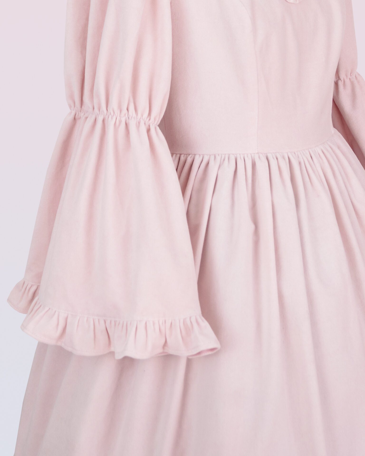 ベルベットハートカットアウトのワンピースドレス