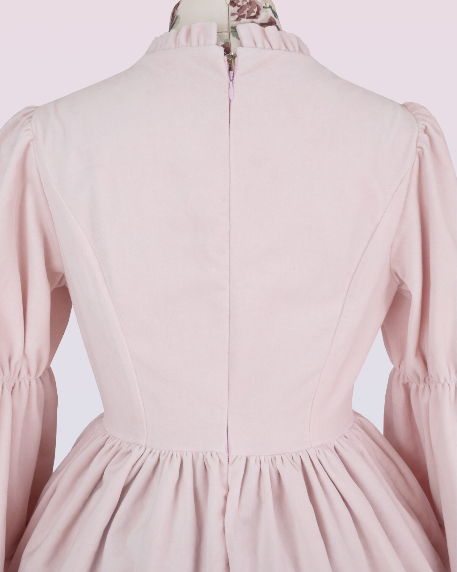 ベルベットハートカットアウトのワンピースドレス