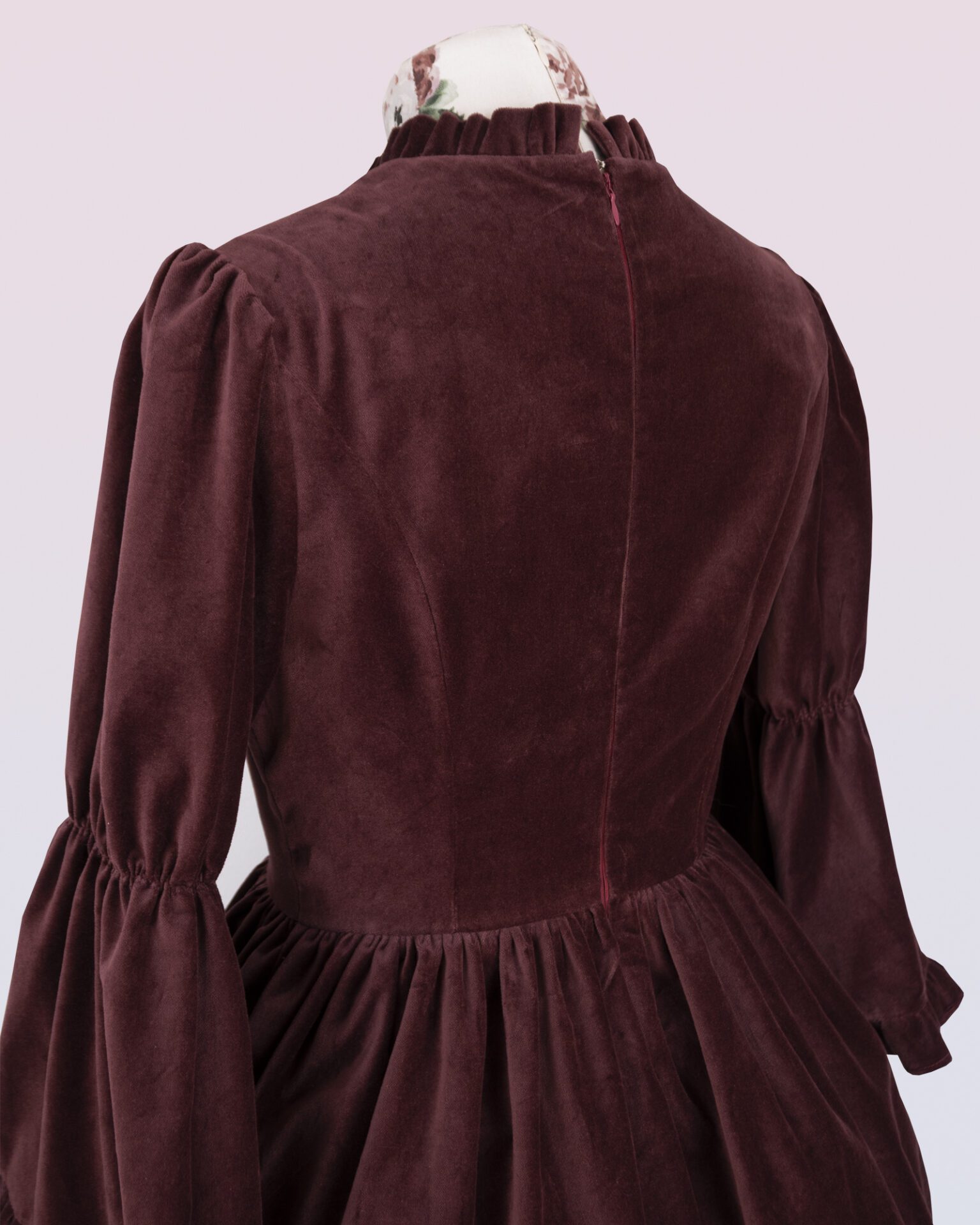 ベルベットハートカットアウトのワンピースドレス