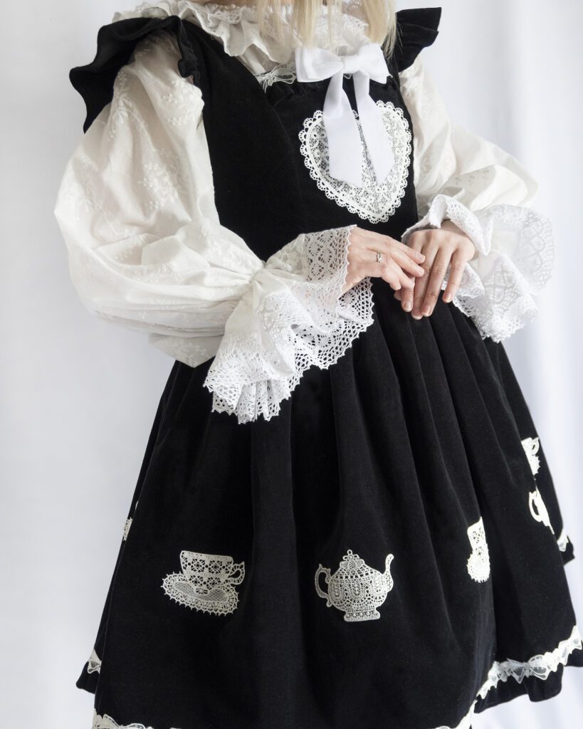 Cotton embroidered floral blouse