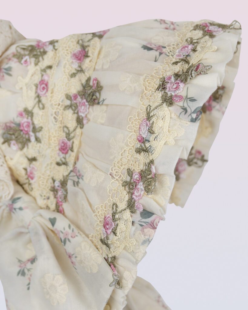 クリーム刺繍フローラルボンネット