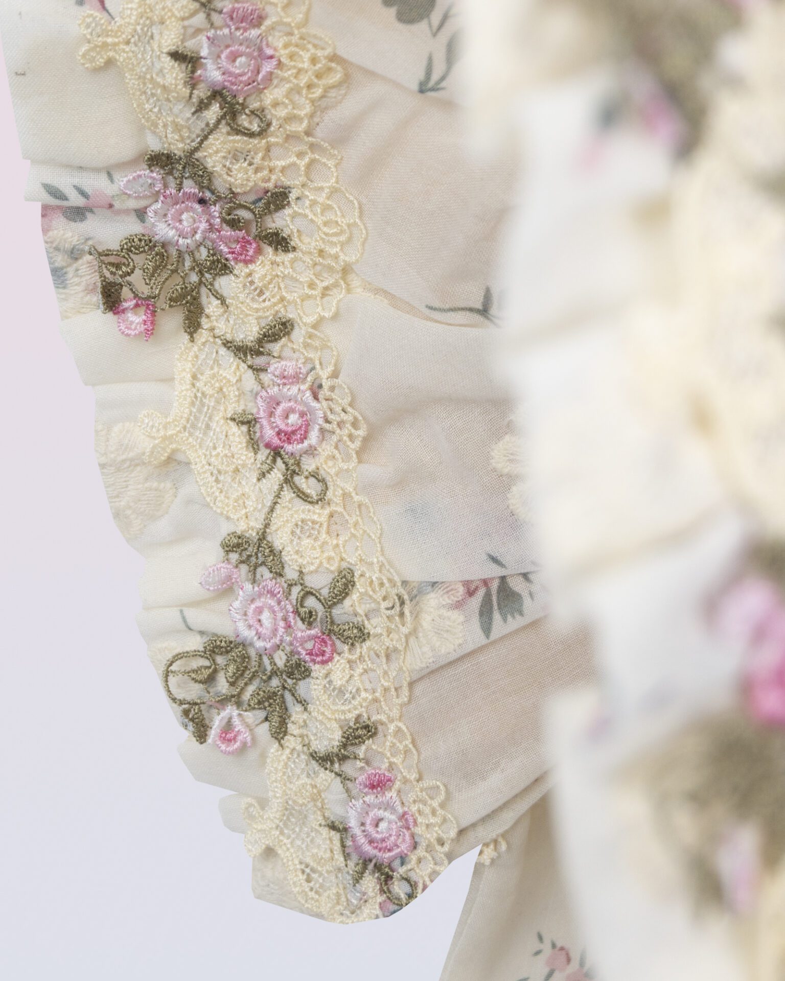 クリーム刺繍フローラルボンネット