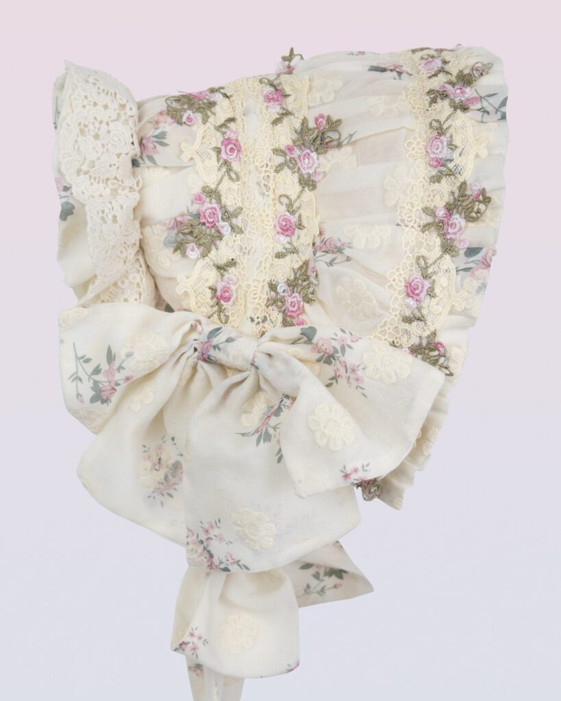 クリーム刺繍フローラルボンネット