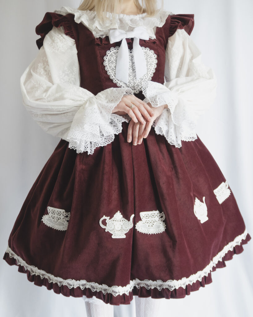 DSC 7280 Cute clothes and accessories. Sustainable, plus-size friendly, worldwide shipping.