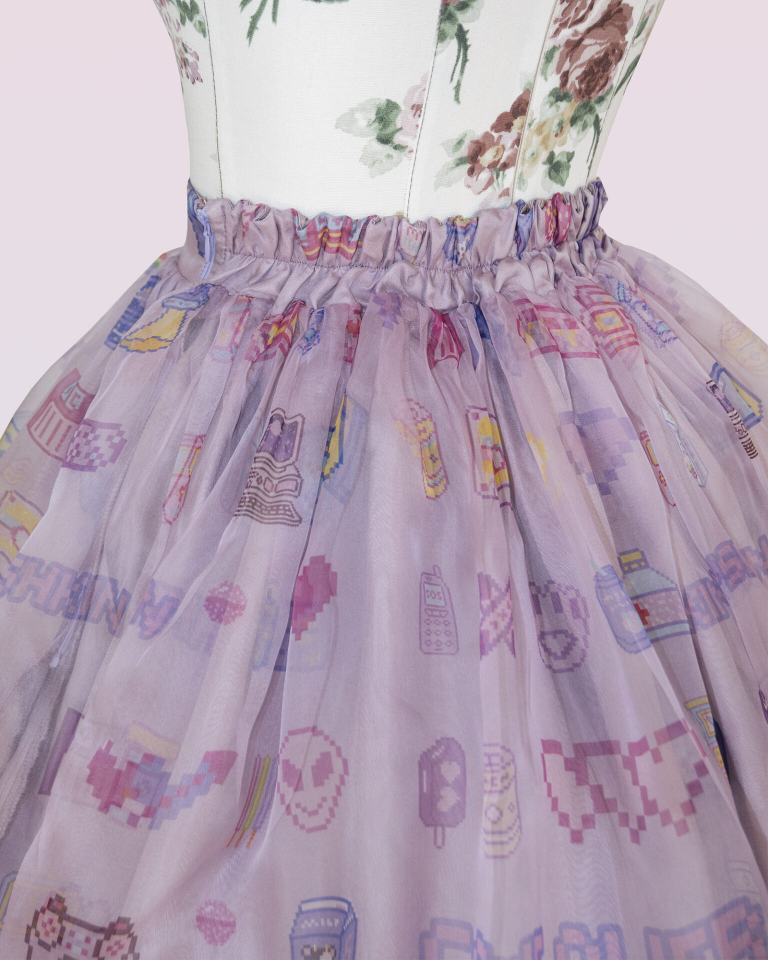 ノスタルジックプリントで100%シルクスカート