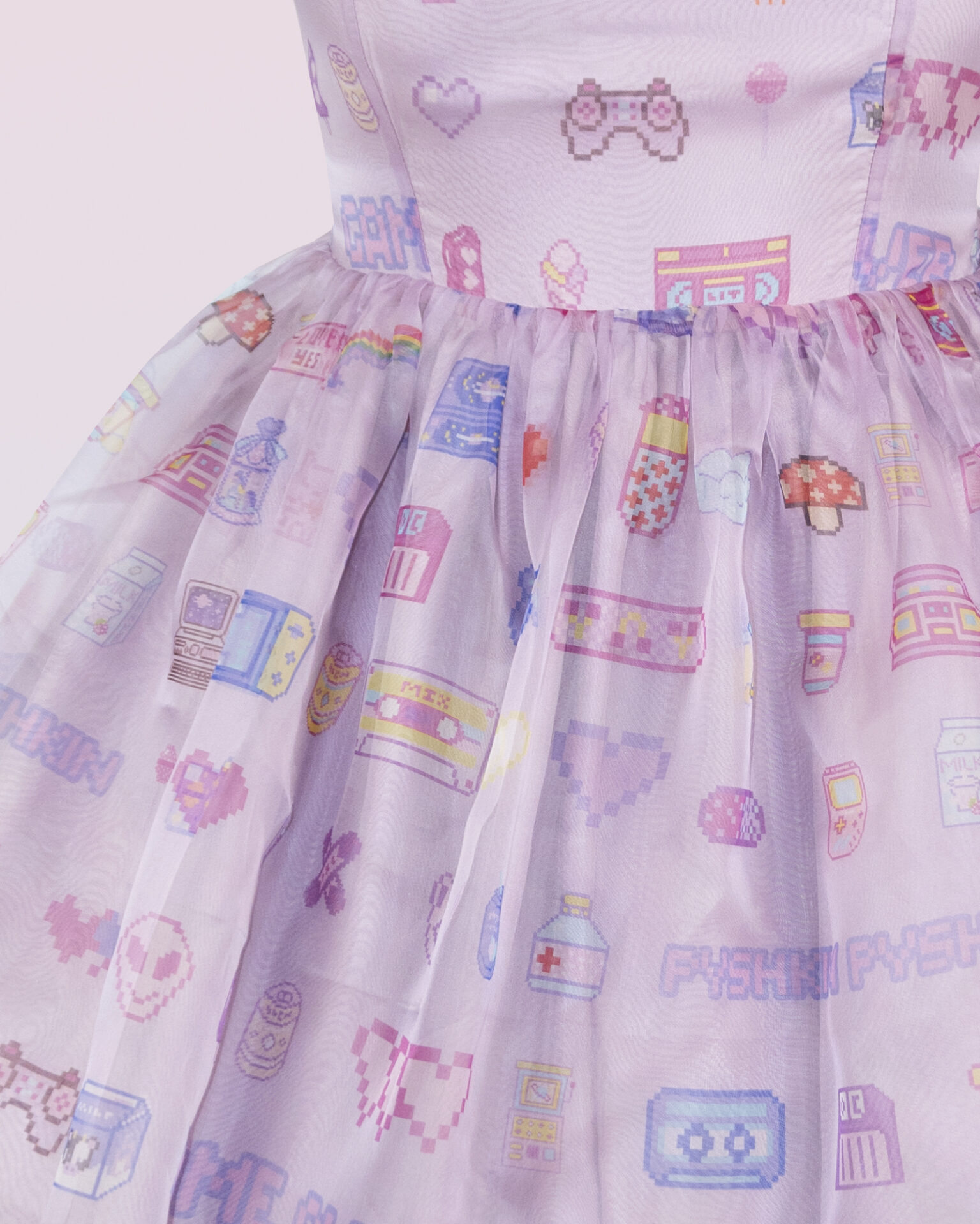 ノスタルジックプリントの100%シルクドレス