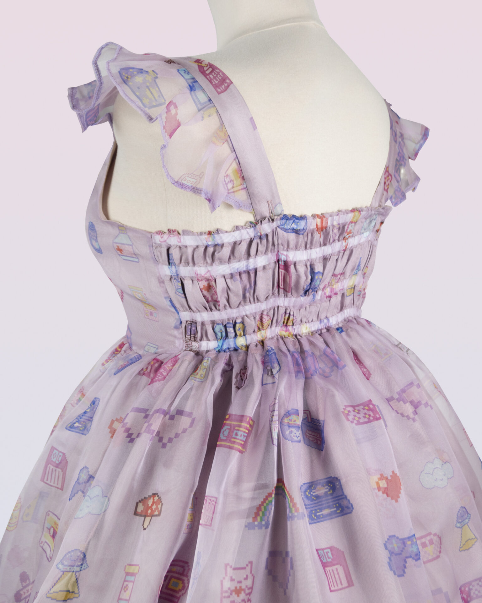 ノスタルジックプリントの100%シルクドレス