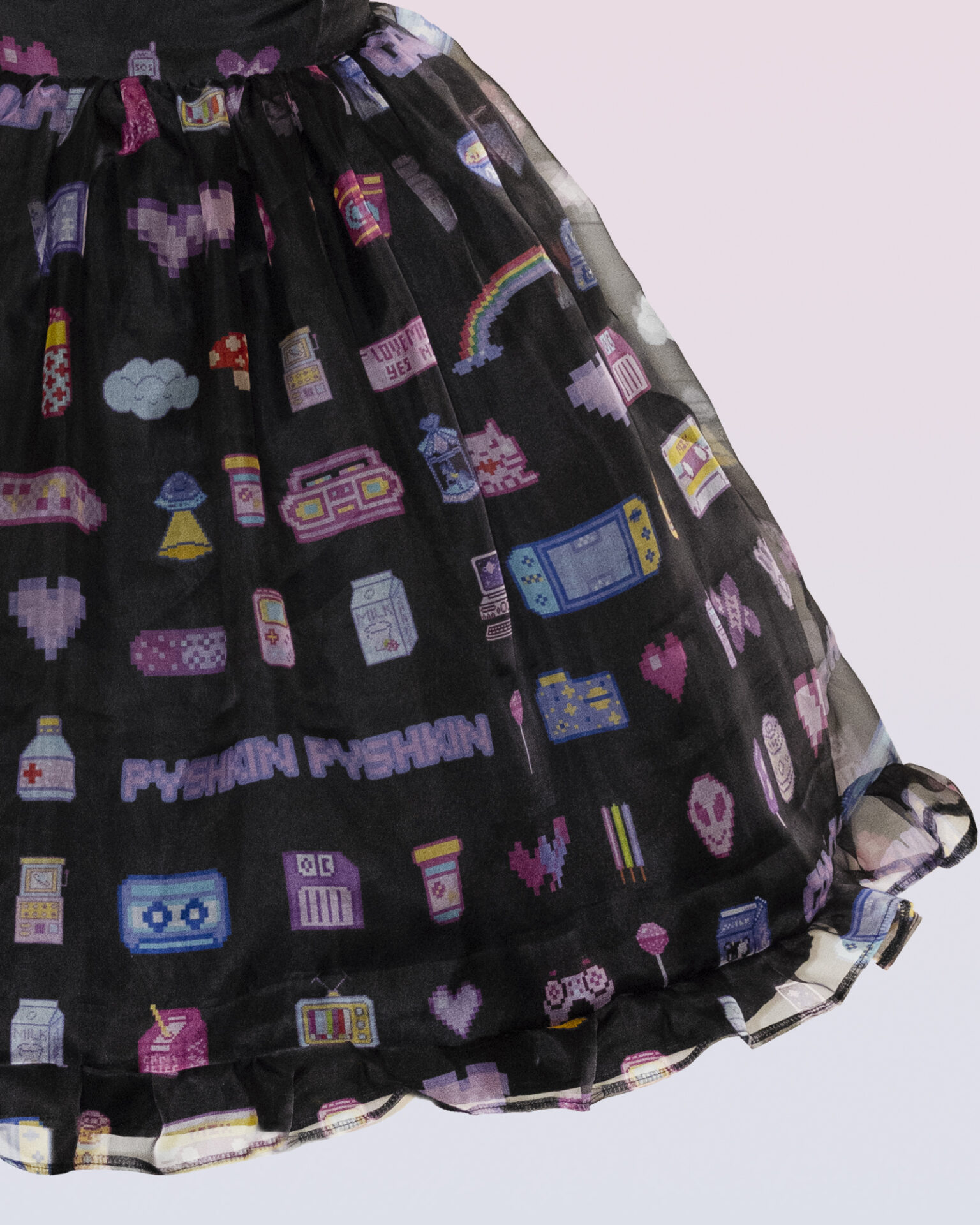 ノスタルジックプリントの100%シルクドレス