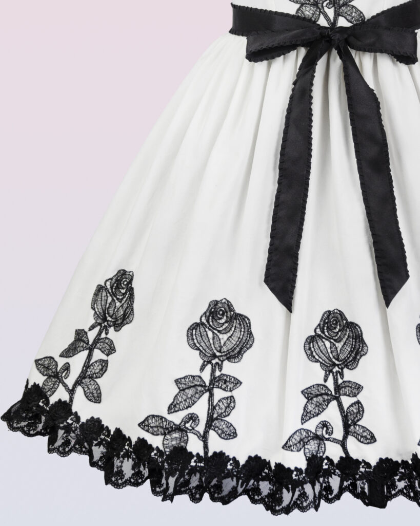 ヴェルヴェローズ151 かわいい服やアクセサリー。 持続可能な、プラスサイズの友好的、世界的な船積み。