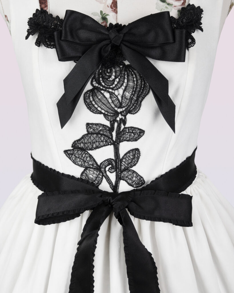 ヴェルヴェローズ157 かわいい服やアクセサリー。 持続可能な、プラスサイズの友好的、世界的な船積み。